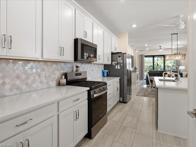 1923 Sierra CT, Naples, FL 34120