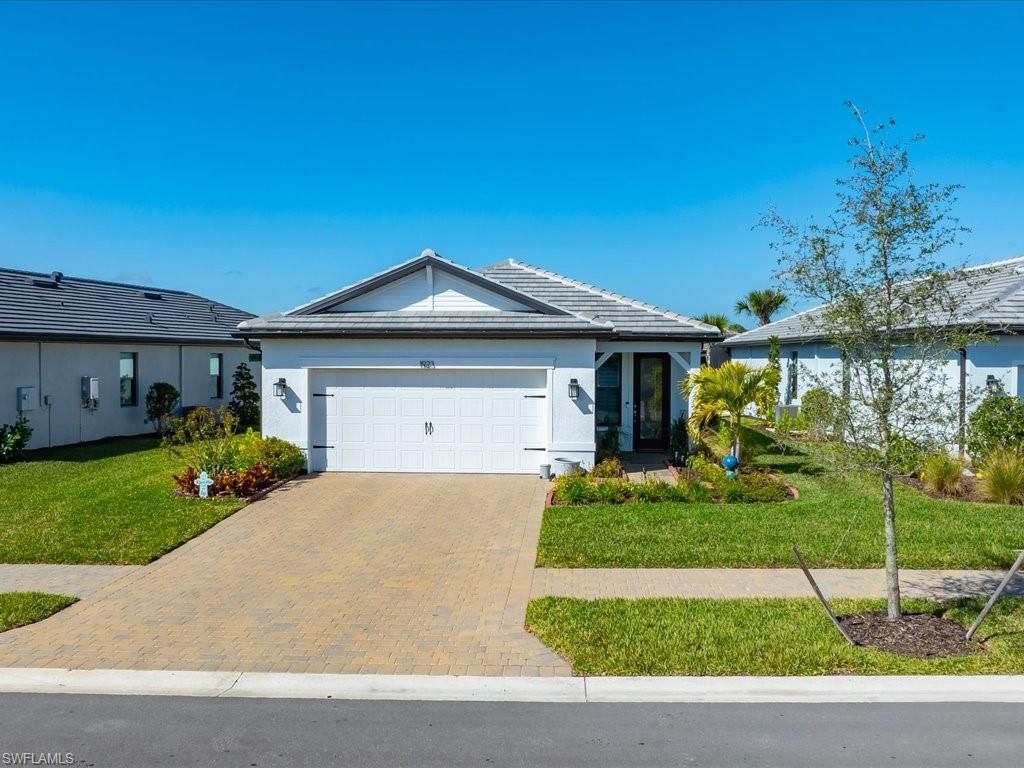 1923 Sierra CT, Naples, FL 34120