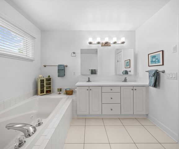 4981 St Annes Court, Ann Arbor, MI 48103