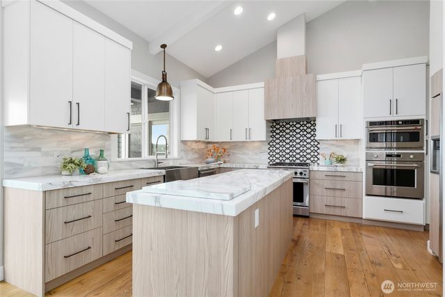 10475 Manitou Beach Drive NE, Bainbridge Island, WA 98110