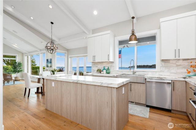 10475 Manitou Beach Drive NE, Bainbridge Island, WA 98110