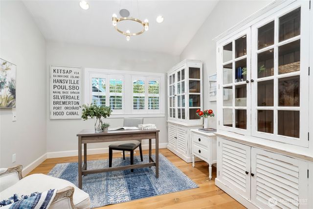 10475 Manitou Beach Drive NE, Bainbridge Island, WA 98110