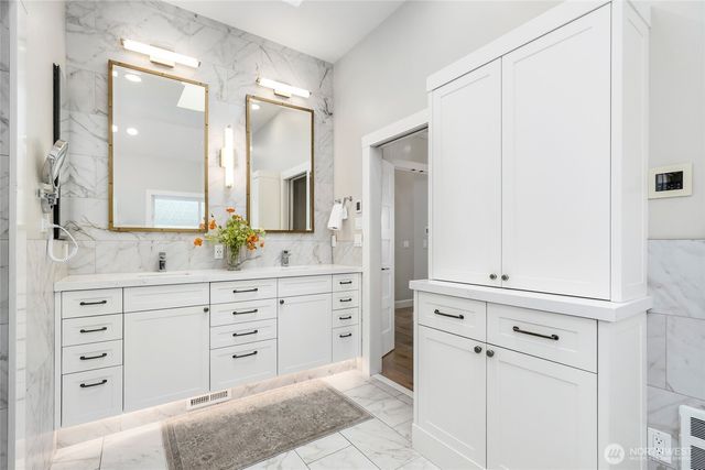 10475 Manitou Beach Drive NE, Bainbridge Island, WA 98110