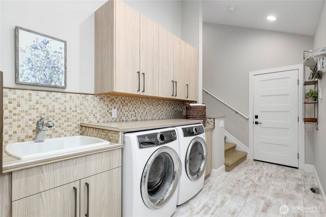 10475 Manitou Beach Drive NE, Bainbridge Island, WA 98110