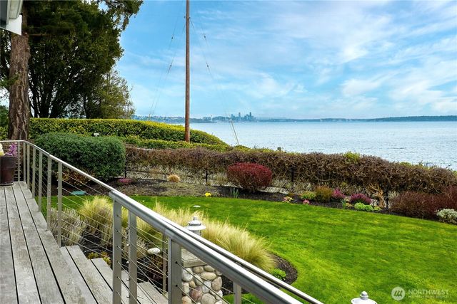 10475 Manitou Beach Drive NE, Bainbridge Island, WA 98110