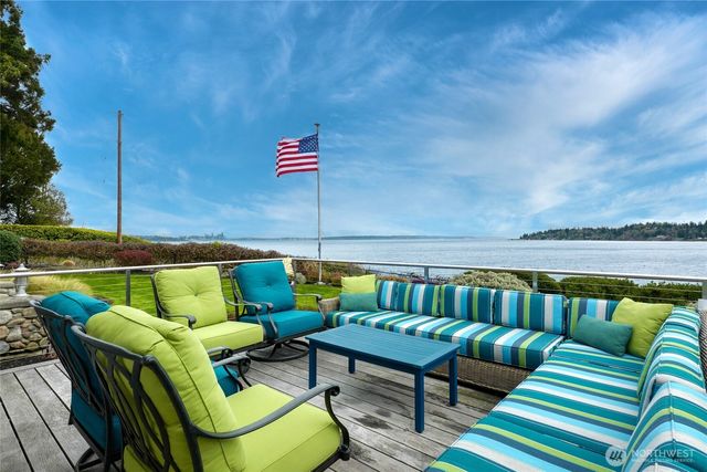 10475 Manitou Beach Drive NE, Bainbridge Island, WA 98110