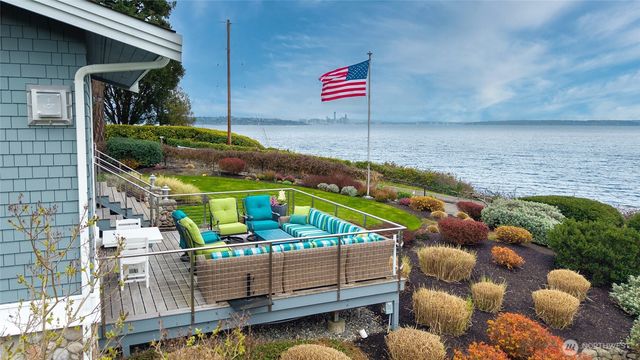 10475 Manitou Beach Drive NE, Bainbridge Island, WA 98110