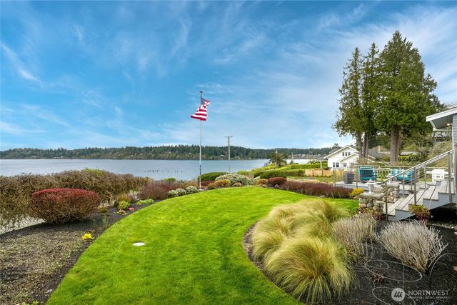 10475 Manitou Beach Drive NE, Bainbridge Island, WA 98110