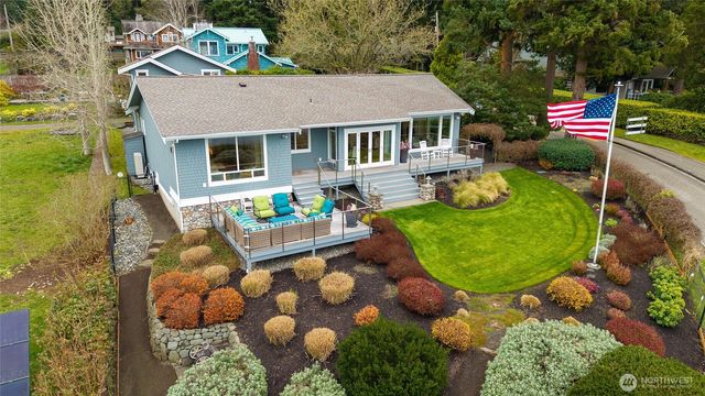 10475 Manitou Beach Drive NE, Bainbridge Island, WA 98110