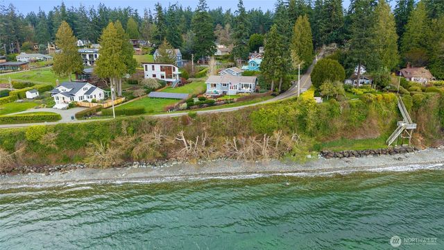 10475 Manitou Beach Drive NE, Bainbridge Island, WA 98110