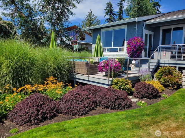 10475 Manitou Beach Drive NE, Bainbridge Island, WA 98110