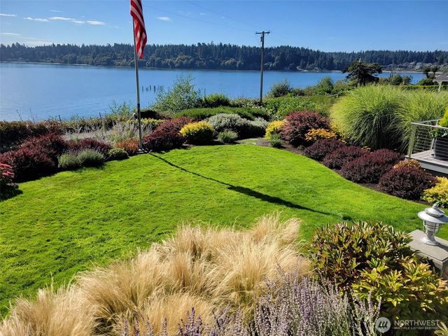 10475 Manitou Beach Drive NE, Bainbridge Island, WA 98110