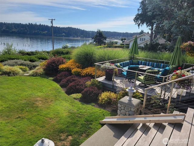 10475 Manitou Beach Drive NE, Bainbridge Island, WA 98110