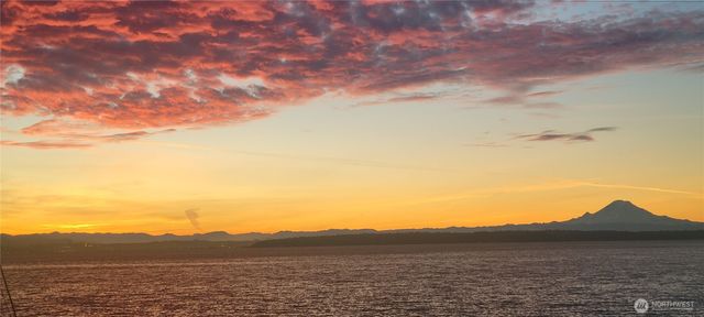 10475 Manitou Beach Drive NE, Bainbridge Island, WA 98110