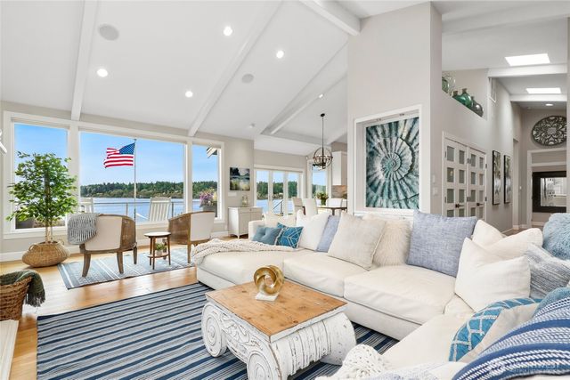 10475 Manitou Beach Drive NE, Bainbridge Island, WA 98110