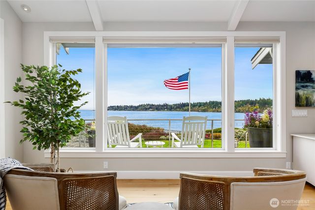 10475 Manitou Beach Drive NE, Bainbridge Island, WA 98110
