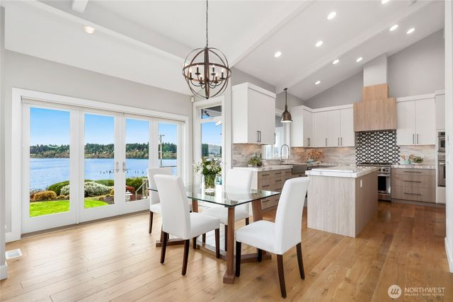 10475 Manitou Beach Drive NE, Bainbridge Island, WA 98110