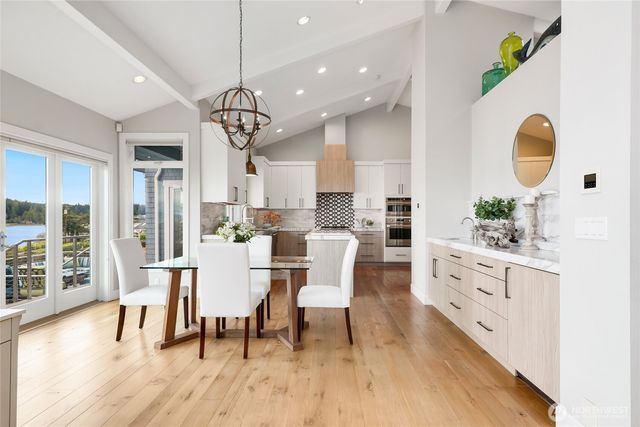 10475 Manitou Beach Drive NE, Bainbridge Island, WA 98110