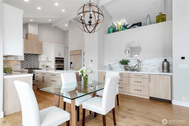 10475 Manitou Beach Drive NE, Bainbridge Island, WA 98110