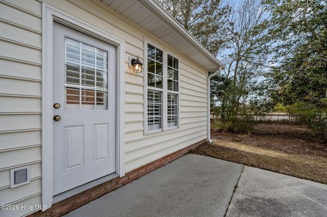 211 Port Side Drive, Sneads Ferry, NC 28460