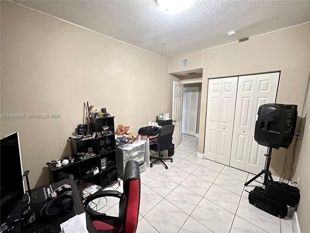 6940 NW 179th St 308-7, Hialeah, FL 33015