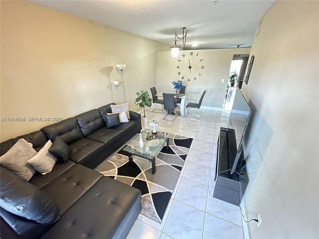 6940 NW 179th St 308-7, Hialeah, FL 33015