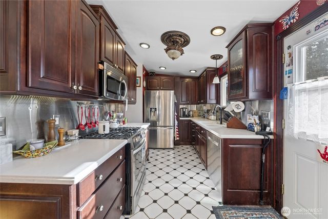 24661 SE 224th Street, Maple Valley, WA 98038