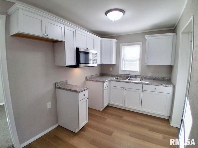 2022 W RICHWOODS Boulevard, Peoria, IL 61604