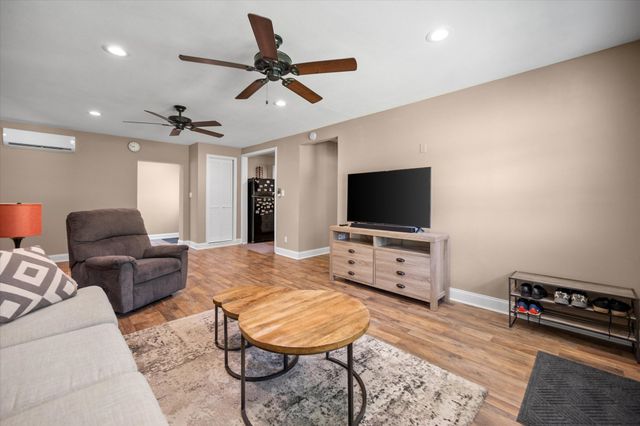 336 Arrowhead Street, Fort Worth, TX 76108