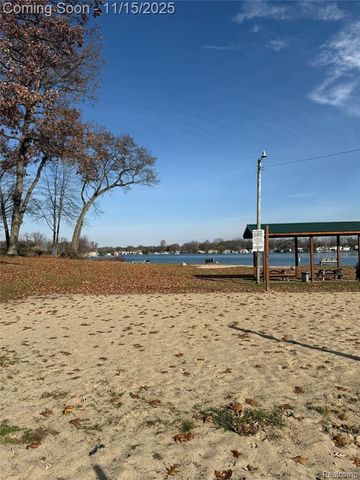 2080 Dunwoodie Street, Ortonville, MI 48462