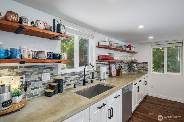 2097 Gull Way, Camano Island, WA 98282