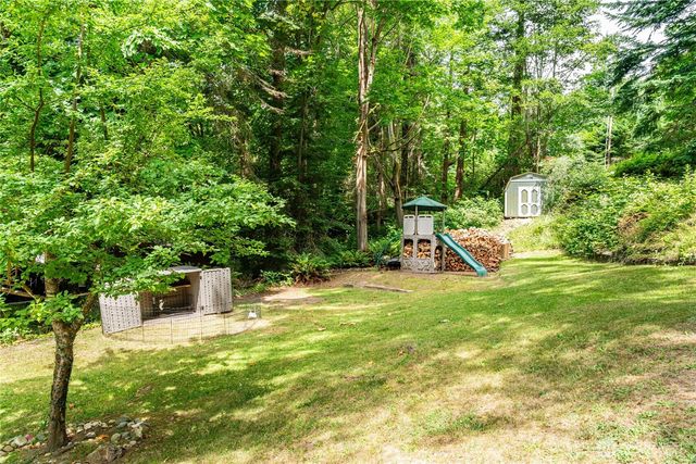 2097 Gull Way, Camano Island, WA 98282