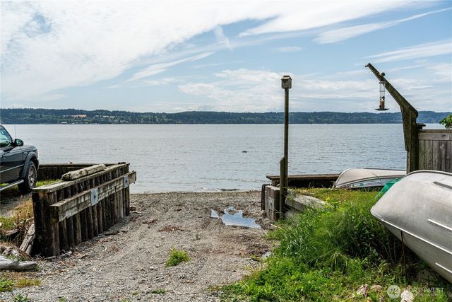 2097 Gull Way, Camano Island, WA 98282