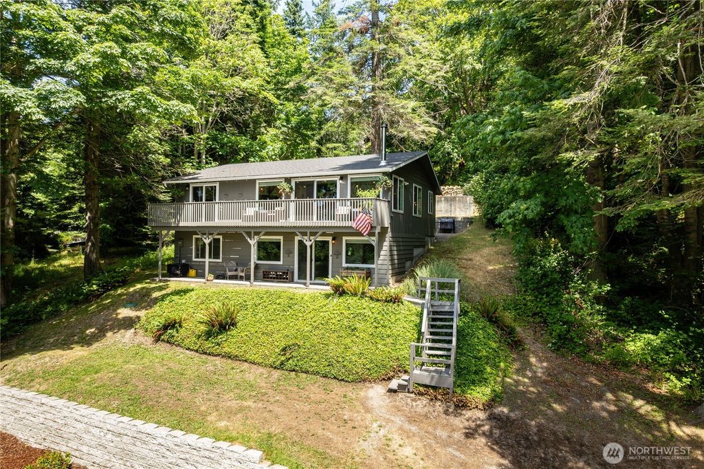 2097 Gull Way, Camano Island, WA 98282