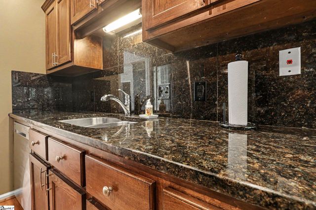 103 Walker Way Road, Simpsonville, SC 29681