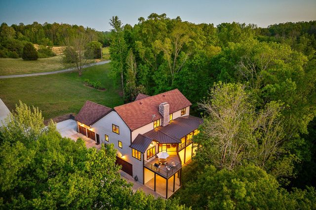 415 Summer Breeze Dr, Smithville, TN 37166