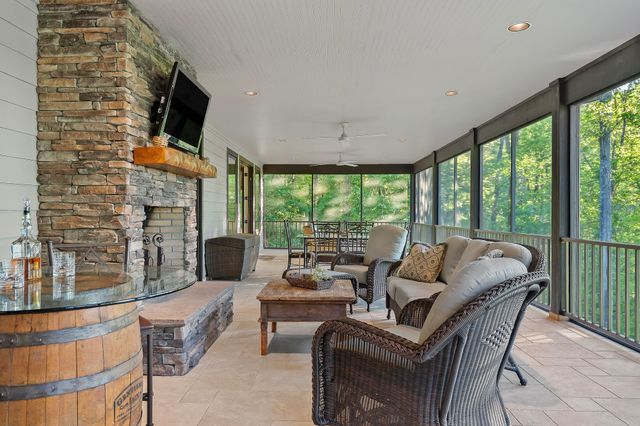 415 Summer Breeze Dr, Smithville, TN 37166