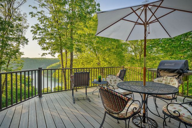 415 Summer Breeze Dr, Smithville, TN 37166
