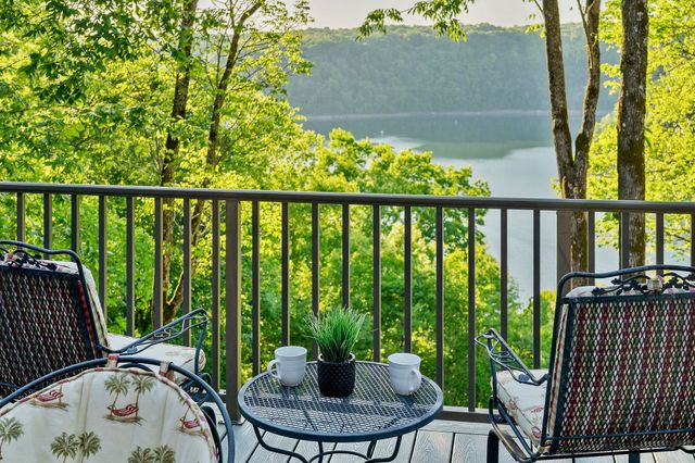 415 Summer Breeze Dr, Smithville, TN 37166