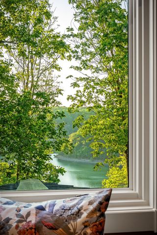 415 Summer Breeze Dr, Smithville, TN 37166