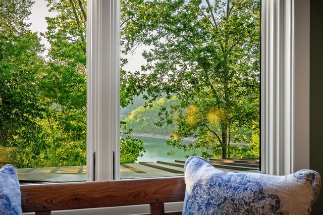 415 Summer Breeze Dr, Smithville, TN 37166