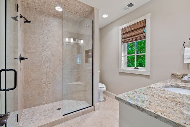 415 Summer Breeze Dr, Smithville, TN 37166