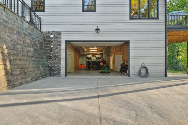415 Summer Breeze Dr, Smithville, TN 37166