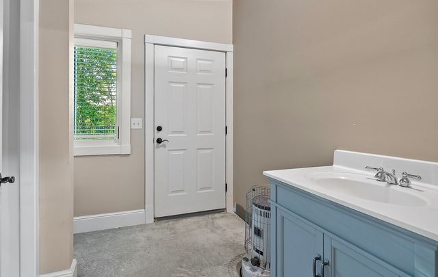 415 Summer Breeze Dr, Smithville, TN 37166