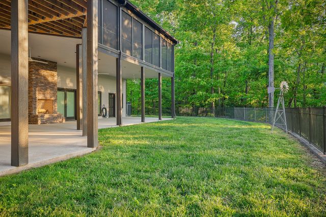 415 Summer Breeze Dr, Smithville, TN 37166