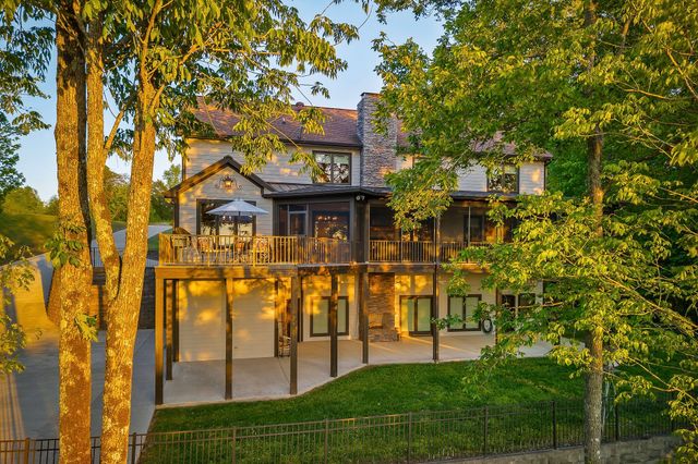 415 Summer Breeze Dr, Smithville, TN 37166