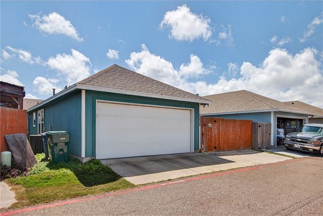 7235 Nuss Dr, Corpus Christi, TX 78414