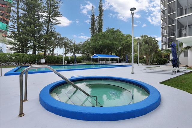 20100 W Country Club Drive 403, Aventura, FL 33180