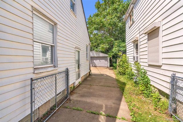 25948 Mcdonald Street, Dearborn Heights, MI 48125