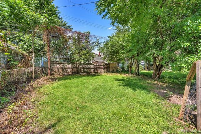 25948 Mcdonald Street, Dearborn Heights, MI 48125